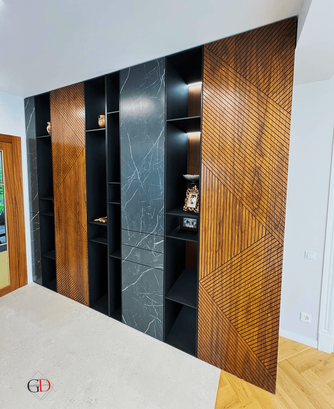 Dressing negru cu lemn - fotografie 1