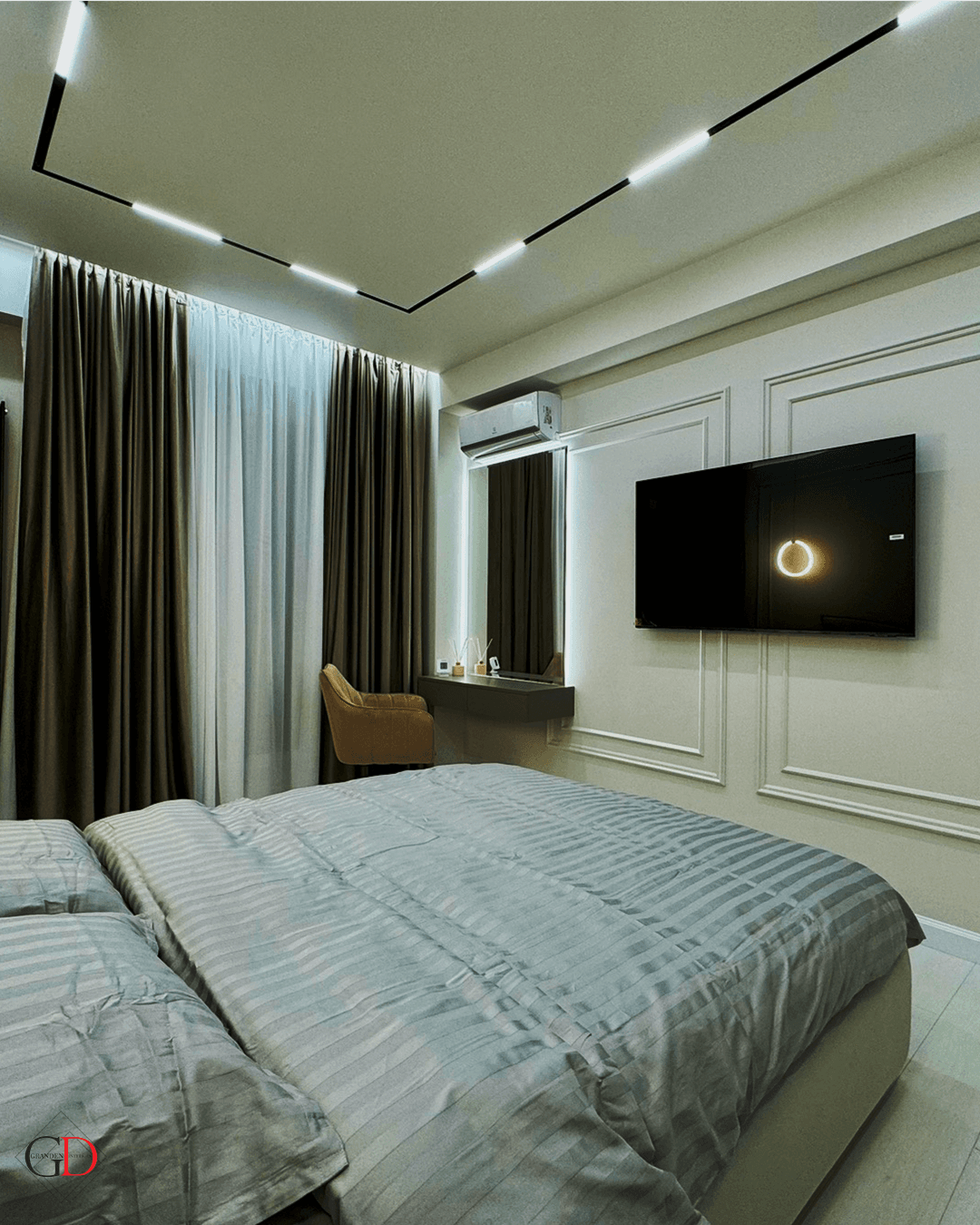 Dormitor elegant cu panouri albe — GranDen