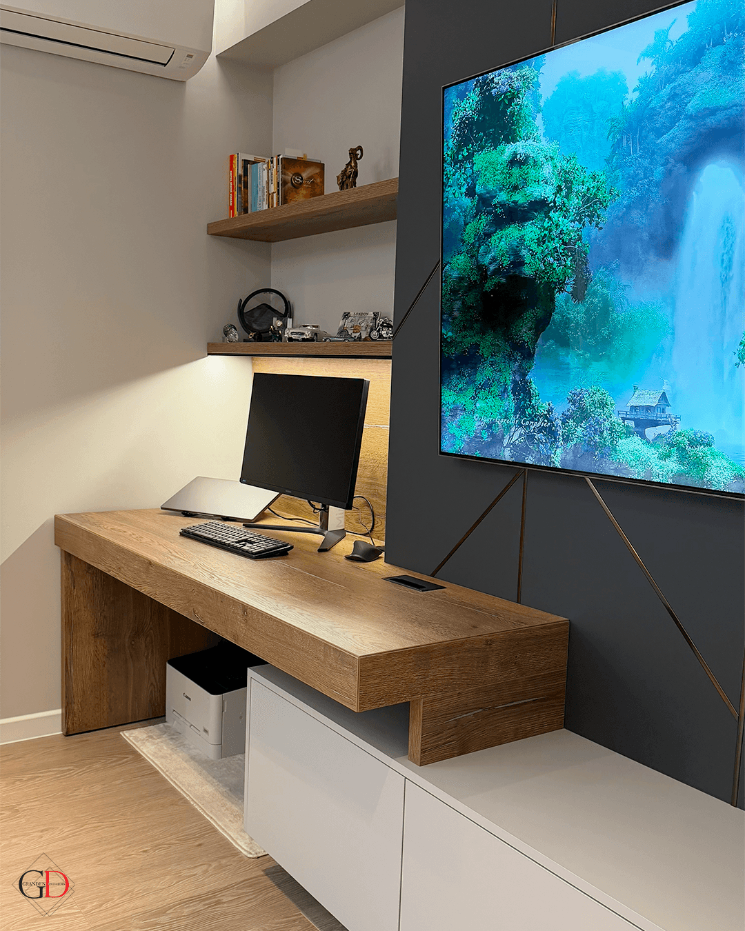 Living cu home office integrat - fotografie 1